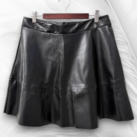 Black Faux Leather Flared Mini Skirt With Back Zipper - Picture 2 of 7